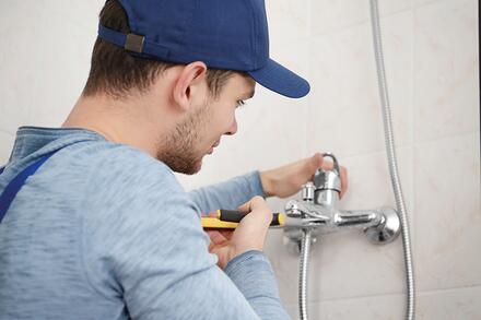 Se renseigner sur le sérieux de votre artisan de salle de bain